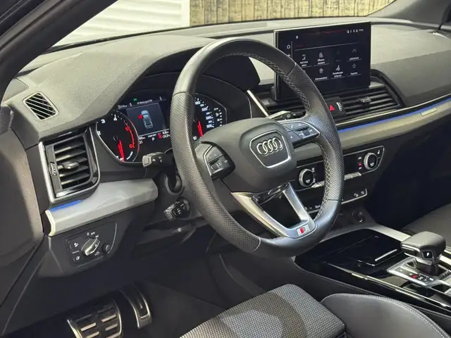 Audi Q5 view 10