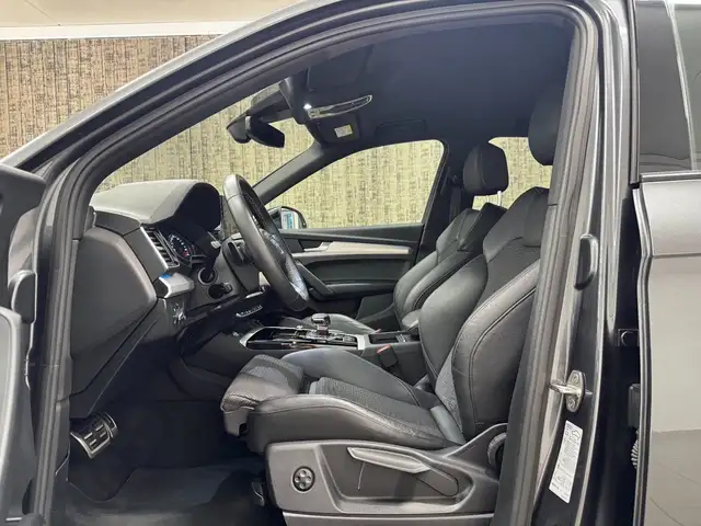 Audi Q5 view 9
