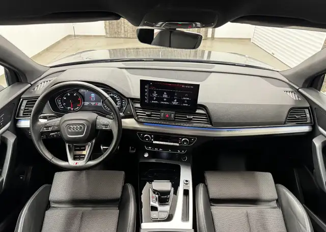 Audi Q5 view 12