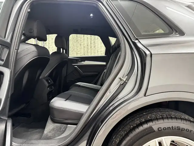 Audi Q5 view 11