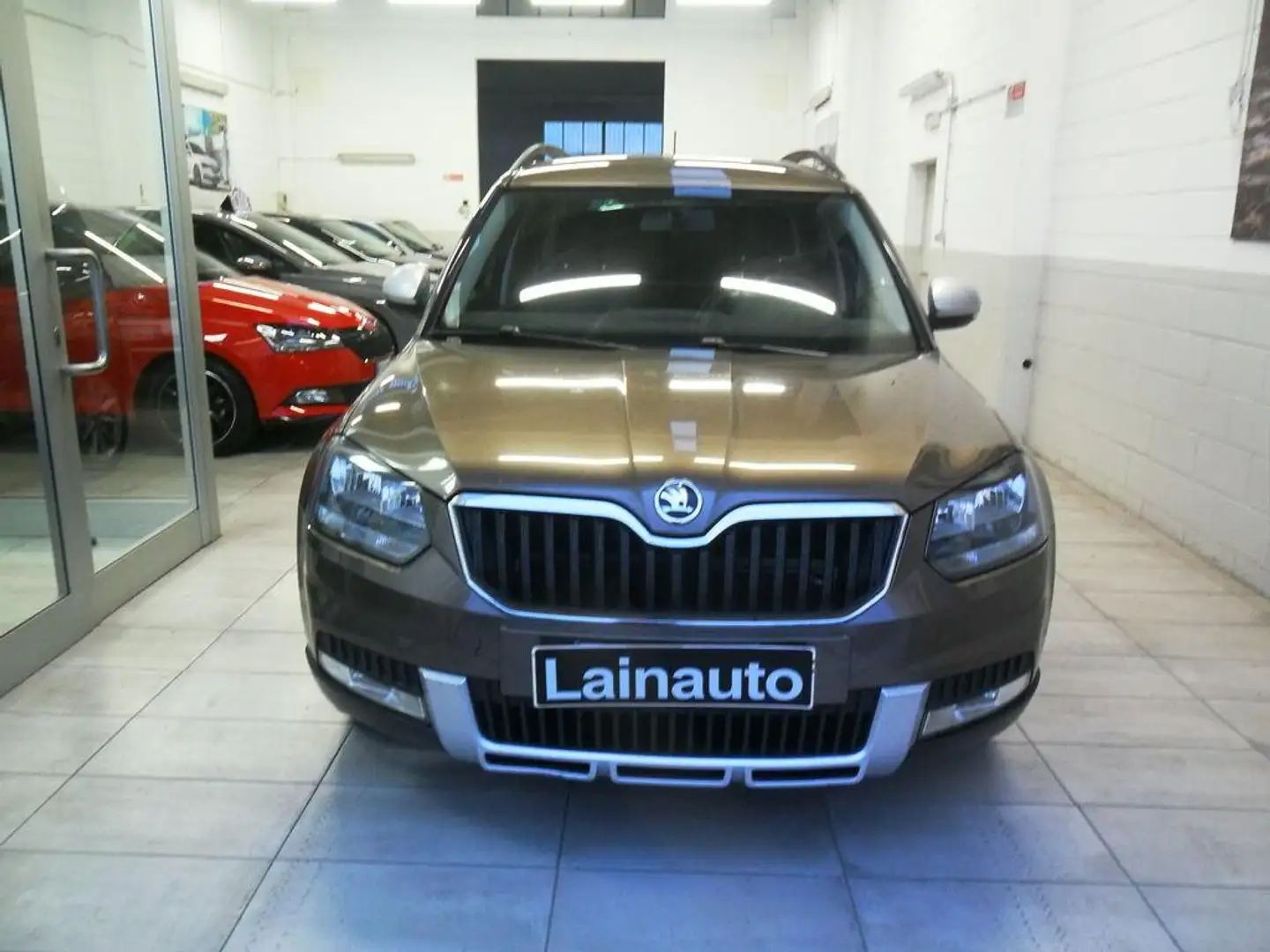 Skoda Yeti 1.6 tdi Active GreenTec dsg Marrone - 2