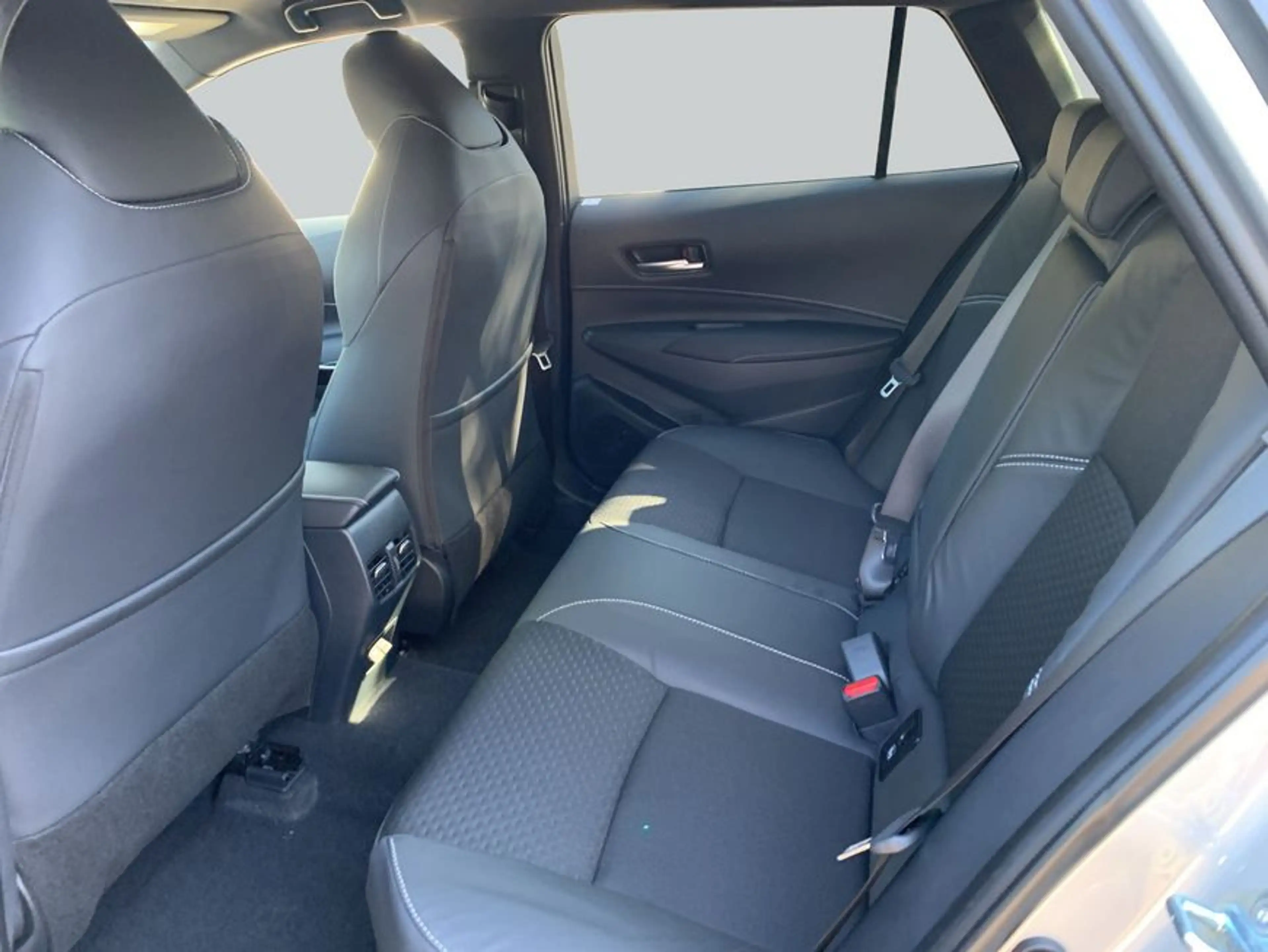 Toyota Corolla geszulassung Toyota Corolla 2.0 Hybrid Touring S — photo 11