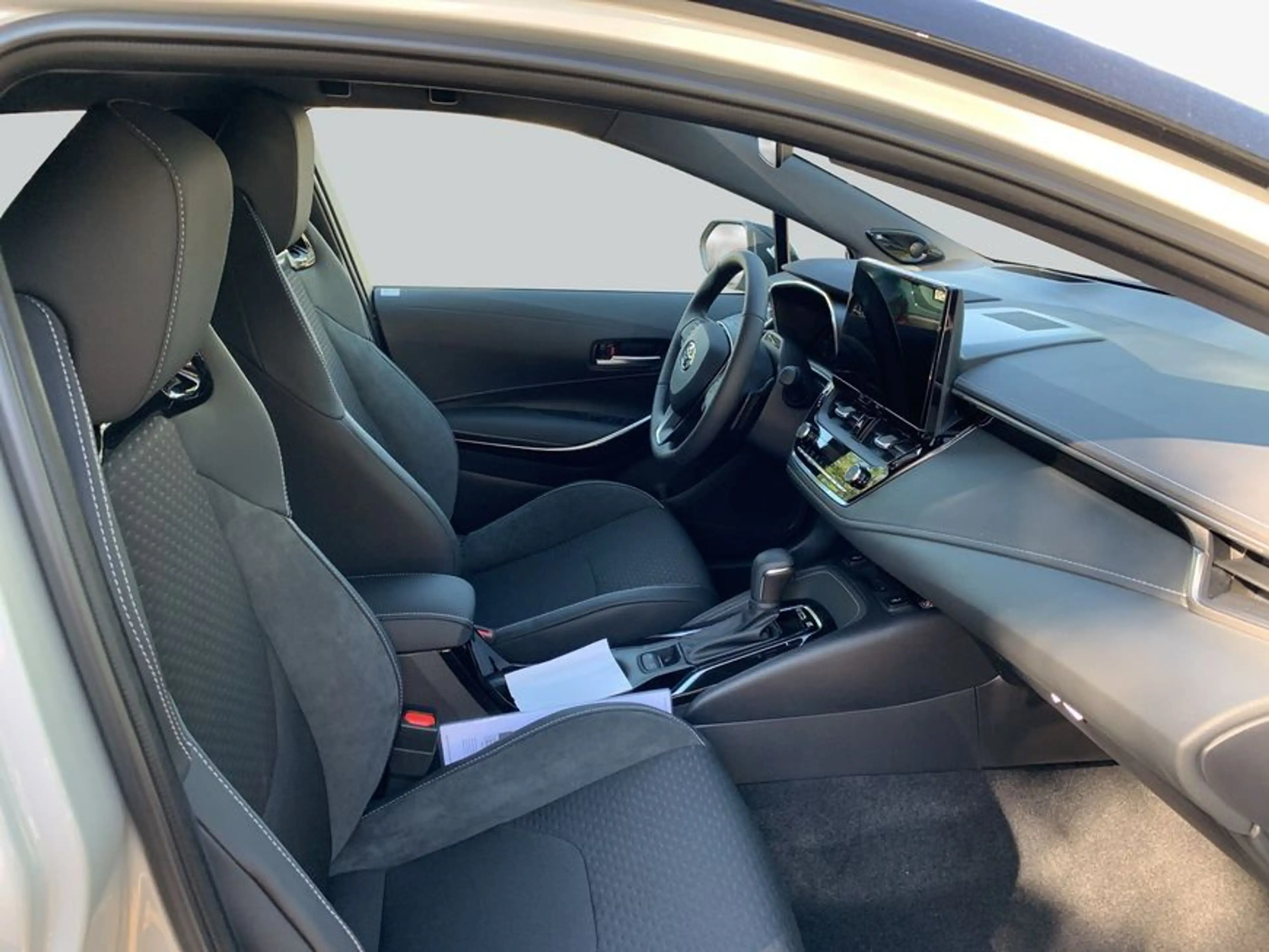 Toyota Corolla geszulassung Toyota Corolla 2.0 Hybrid Touring S — photo 12
