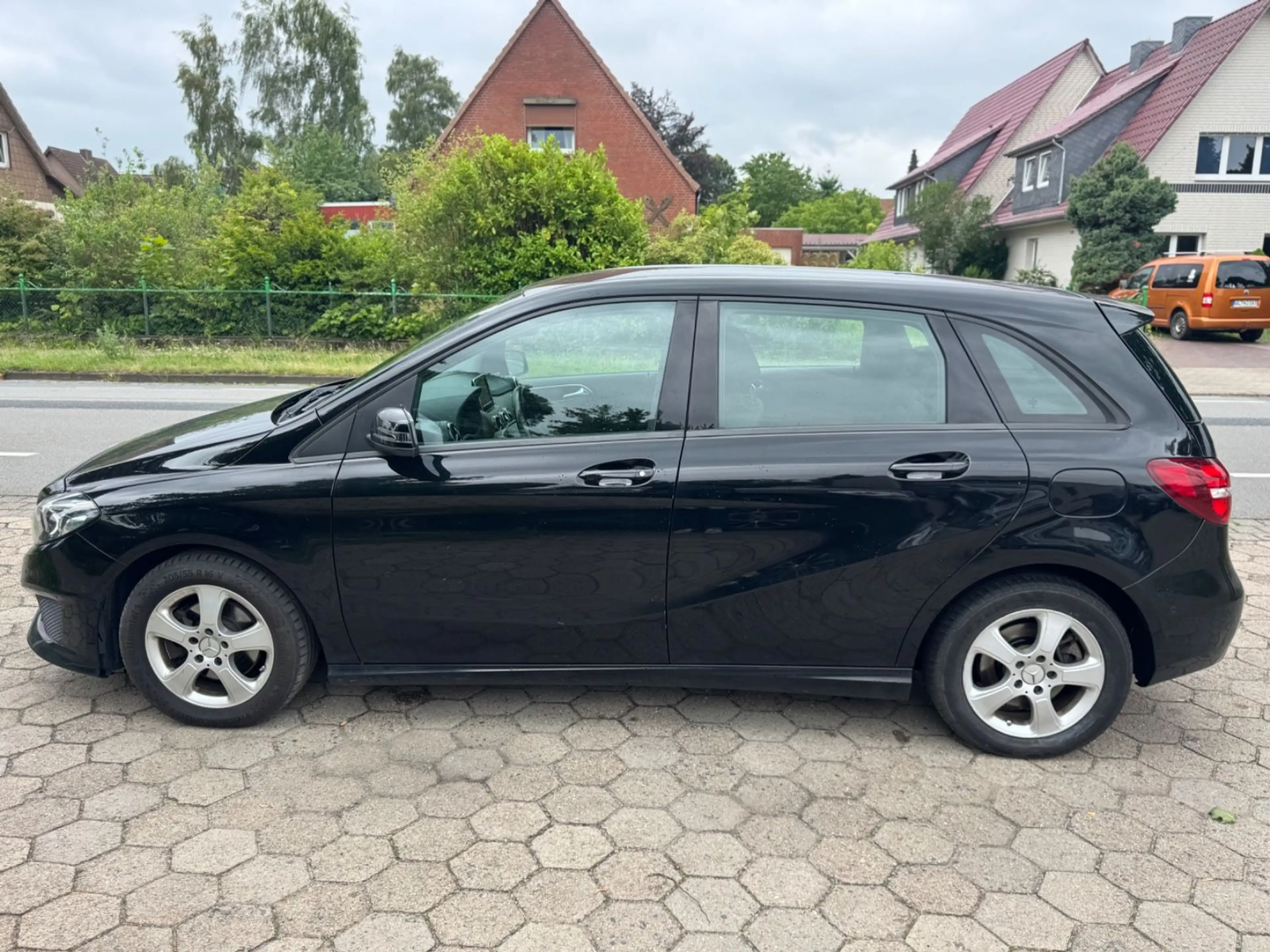 Mercedes-Benz B 220 d Auto Euro6 *Leder+Xenon+Standheiz+Harman* — photo 5