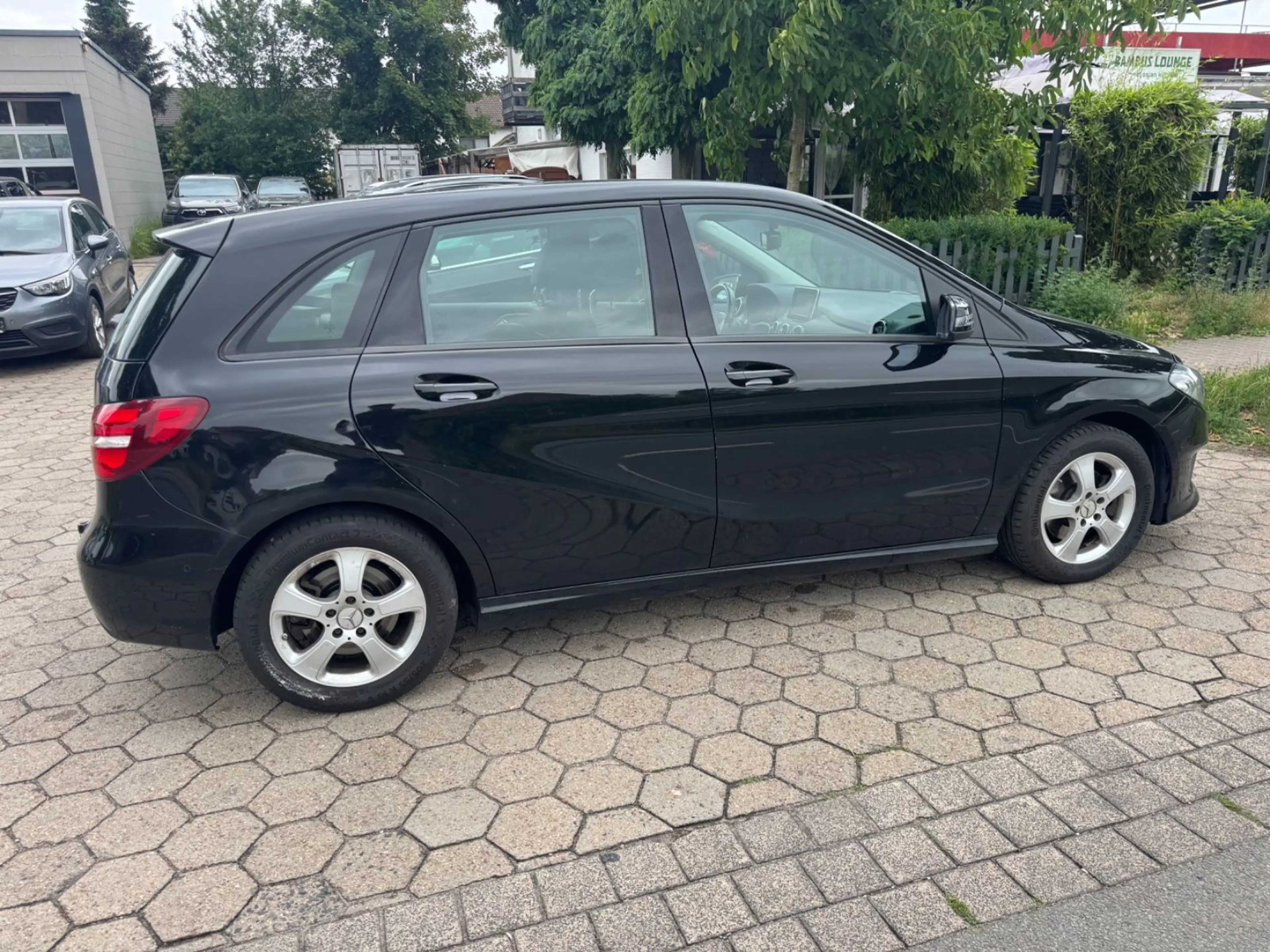 Mercedes-Benz B 220 d Auto Euro6 *Leder+Xenon+Standheiz+Harman* — photo 9