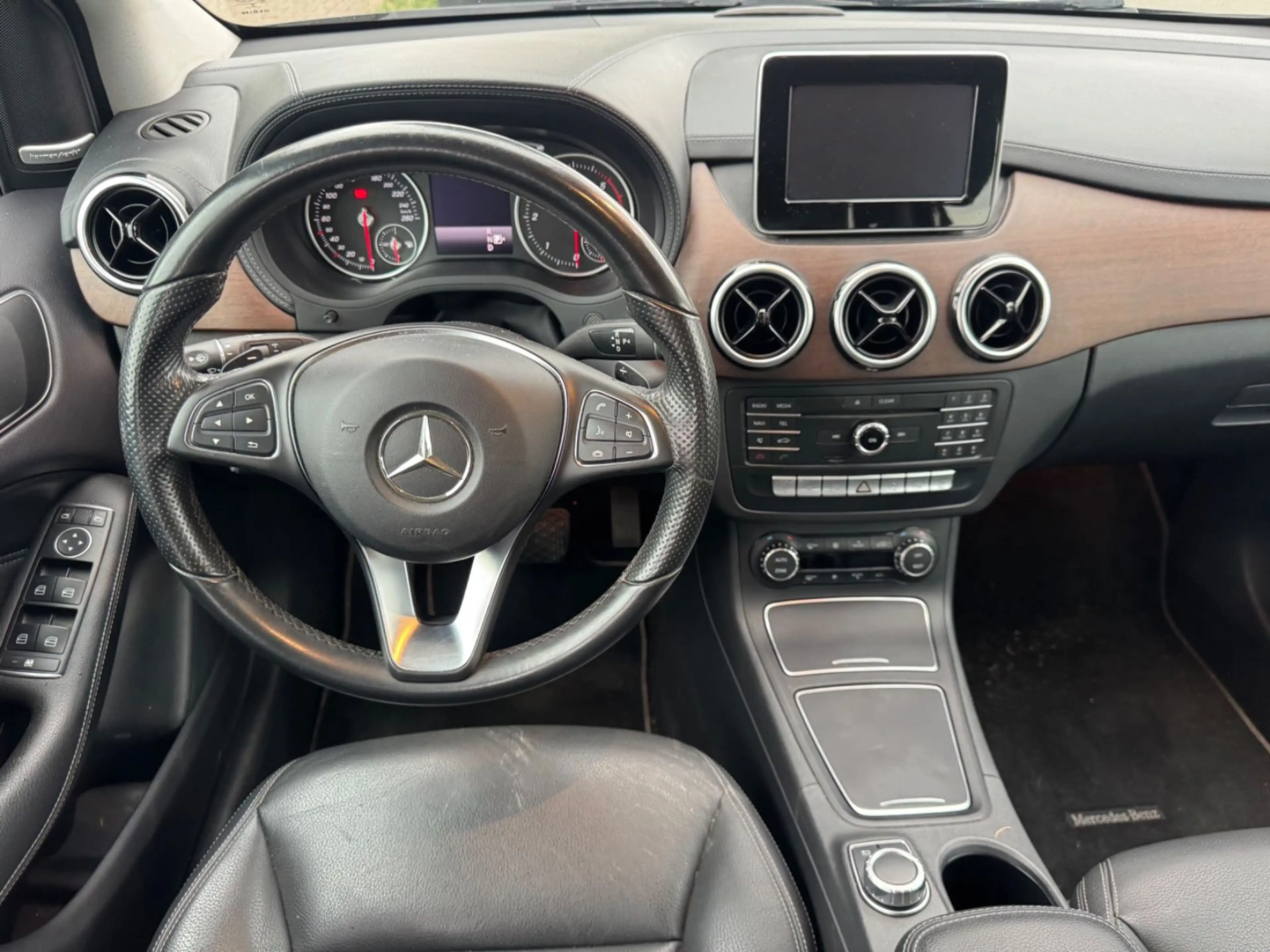 Mercedes-Benz B 220 d Auto Euro6 *Leder+Xenon+Standheiz+Harman* — photo 12