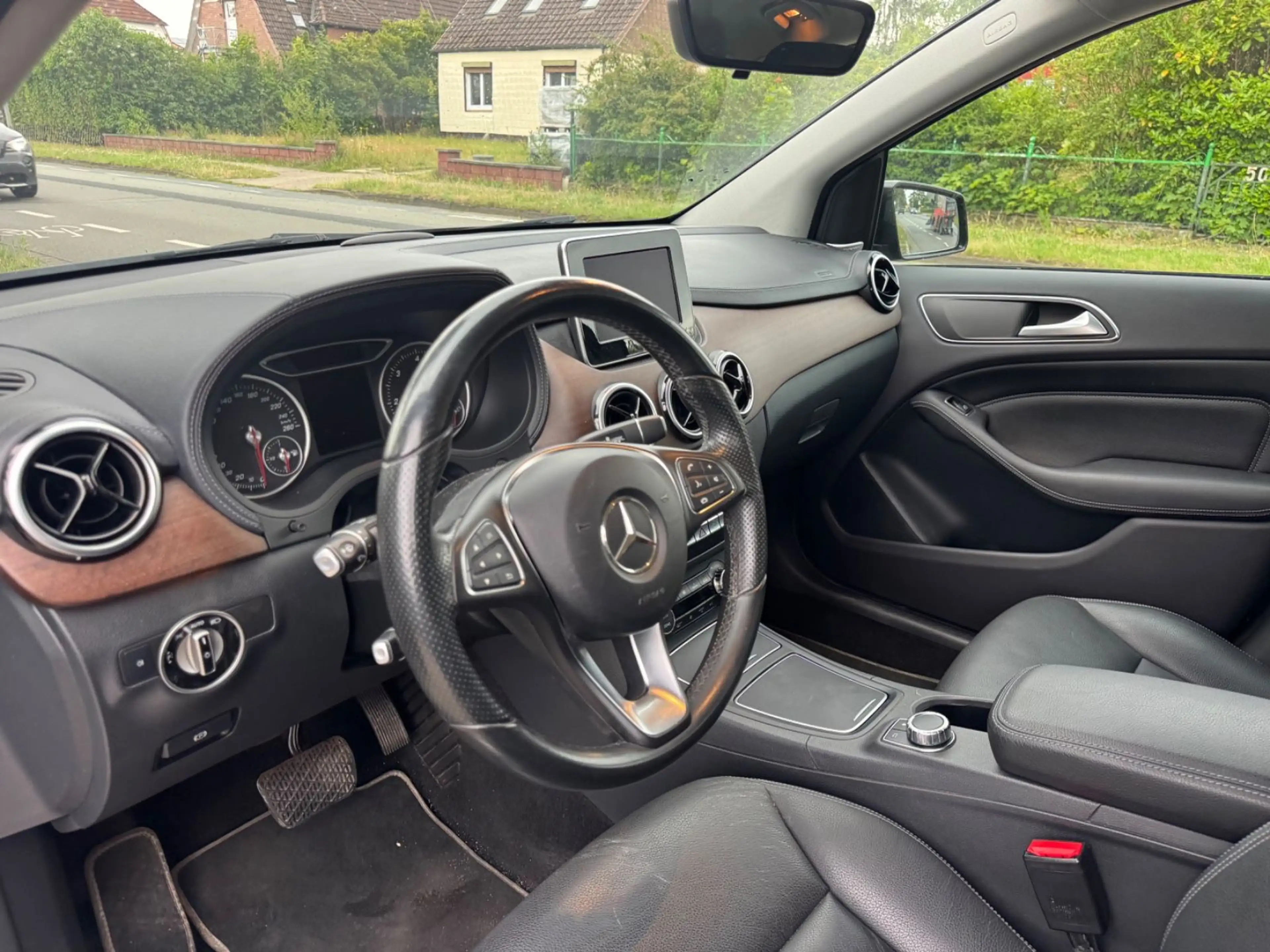 Mercedes-Benz B 220 d Auto Euro6 *Leder+Xenon+Standheiz+Harman* — photo 15
