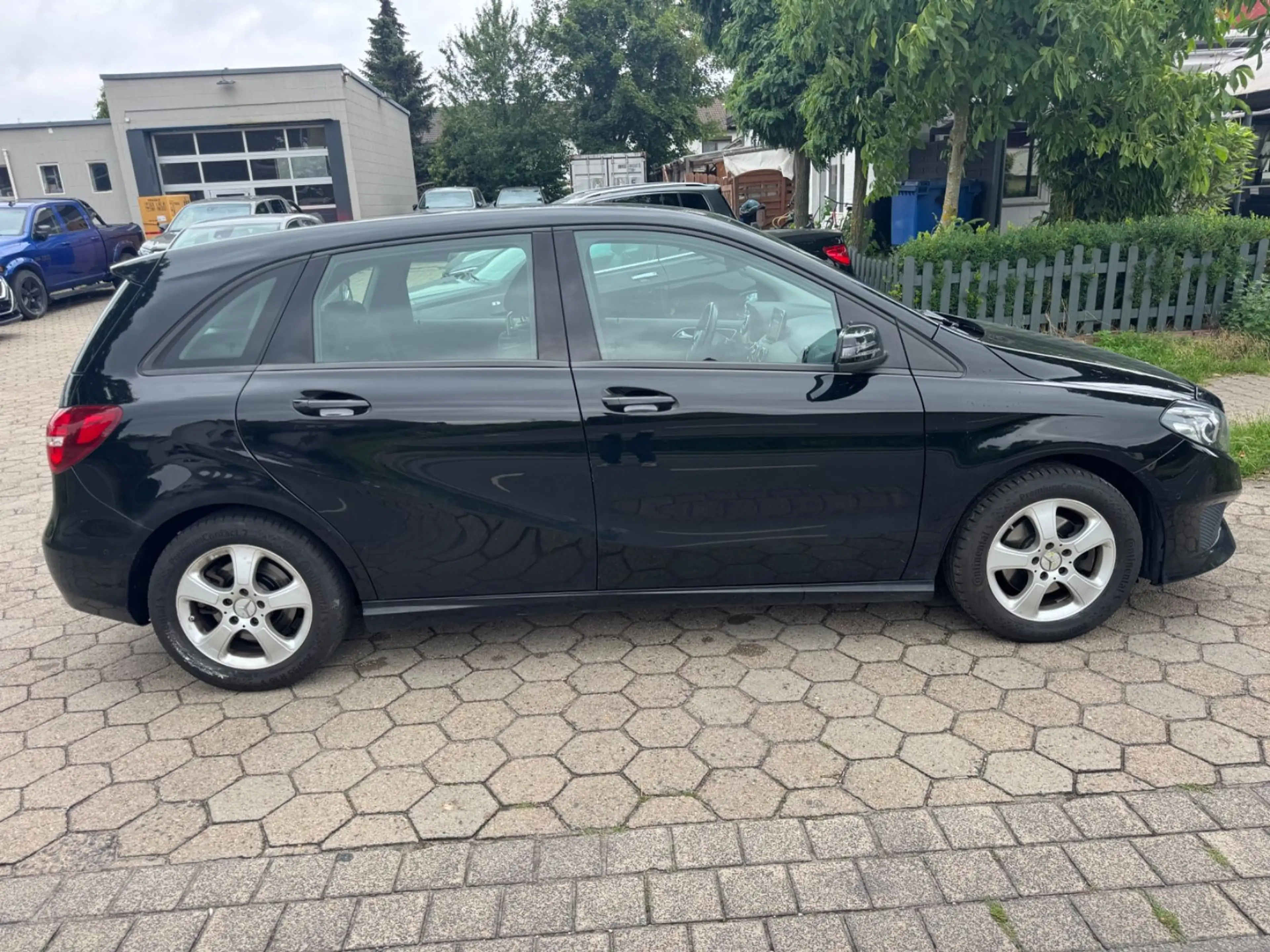 Mercedes-Benz B 220 d Auto Euro6 *Leder+Xenon+Standheiz+Harman* — photo 6