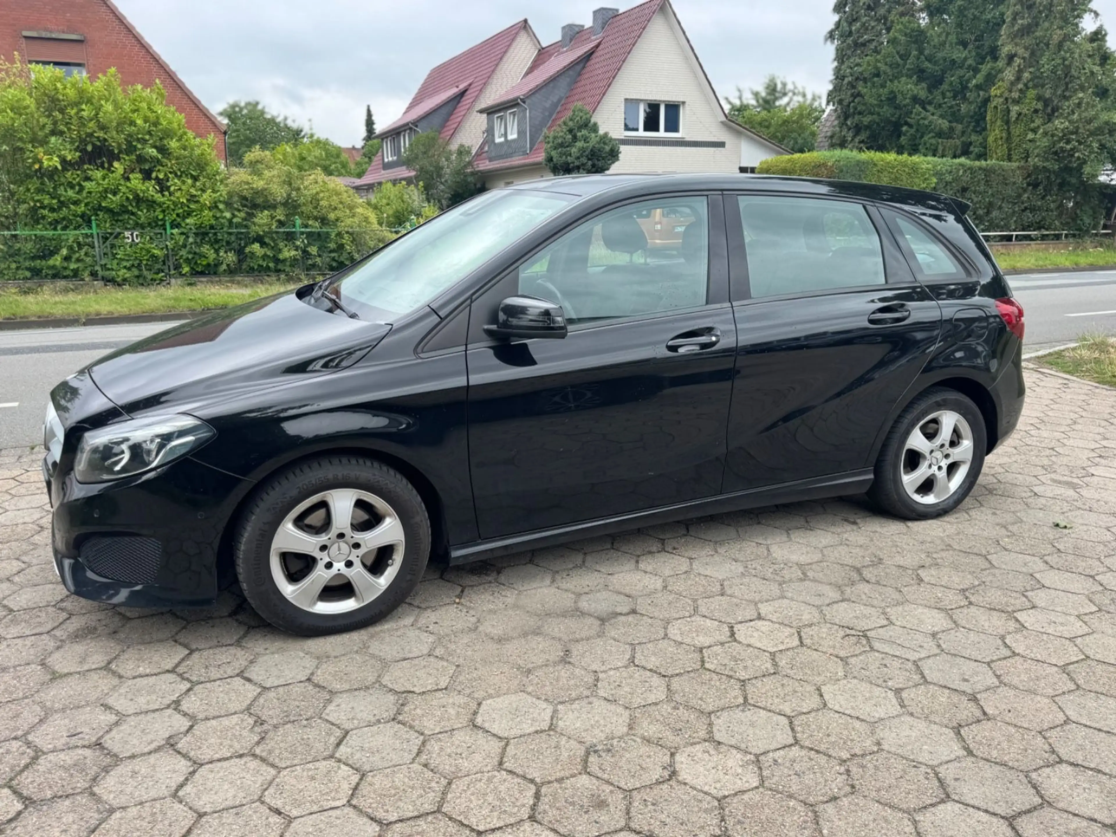 Mercedes-Benz B 220 d Auto Euro6 *Leder+Xenon+Standheiz+Harman*