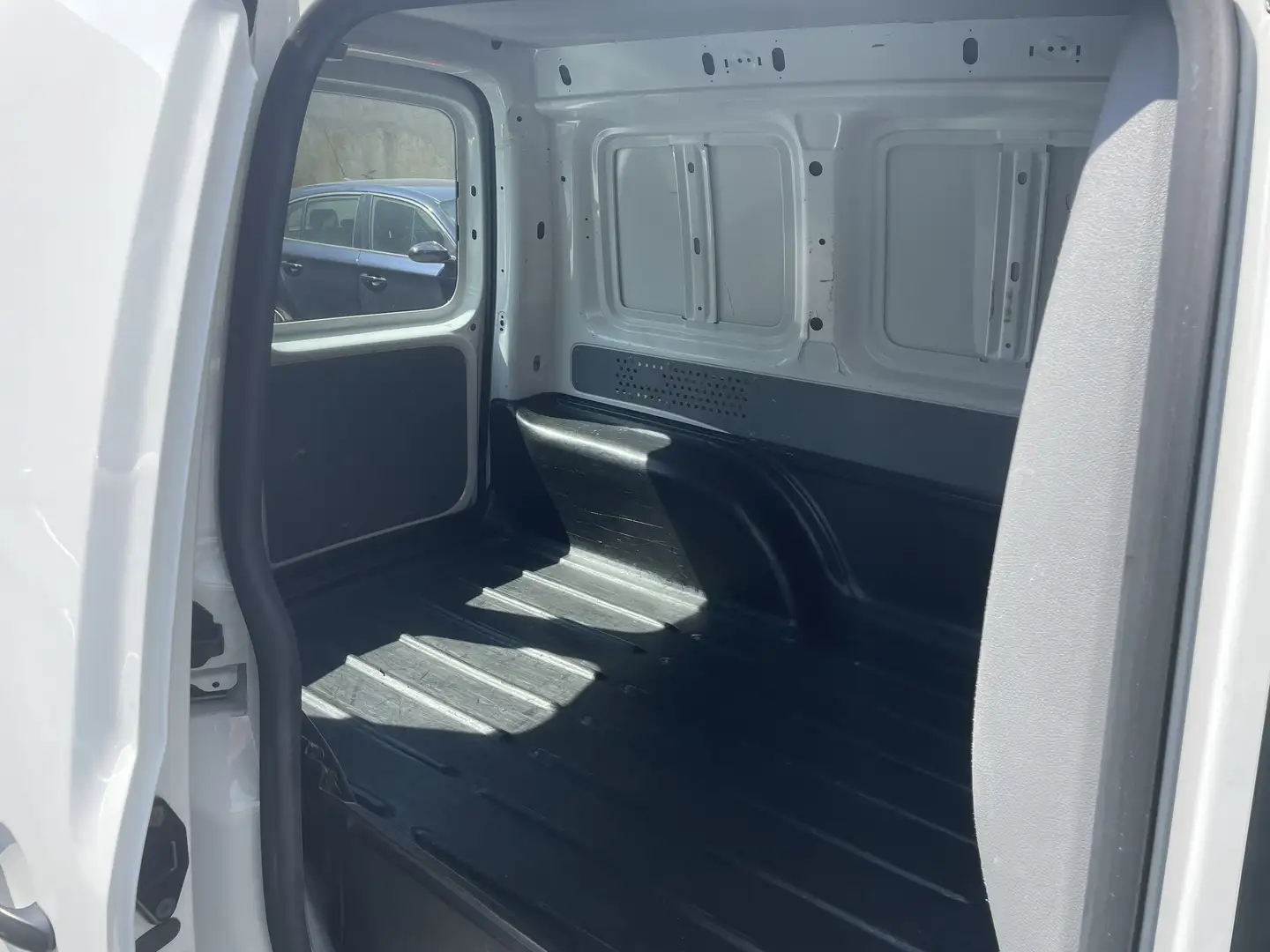 Volkswagen Caddy Kasten Economy EcoFuel Weiß - 2