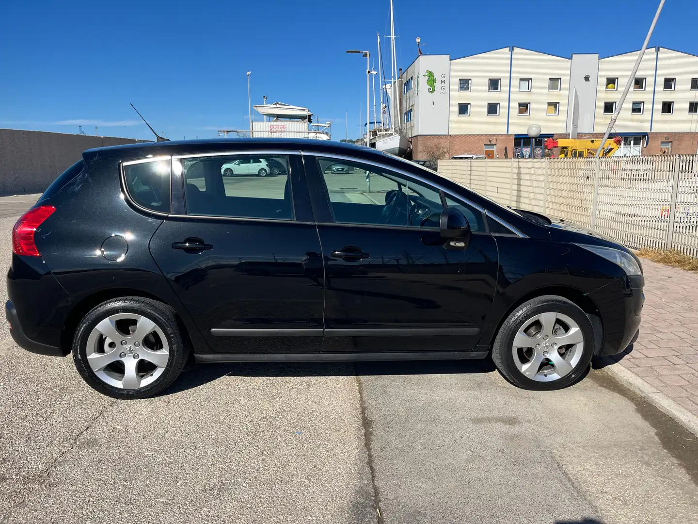 Peugeot 3008 3008 1.6 hdi 16v Tecno robot fap Zwart - 1