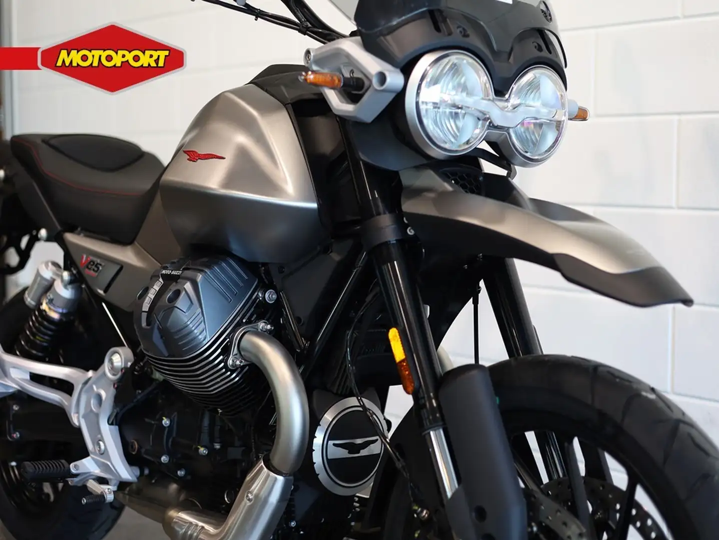 Moto Guzzi V 85 Strada Gri - 2