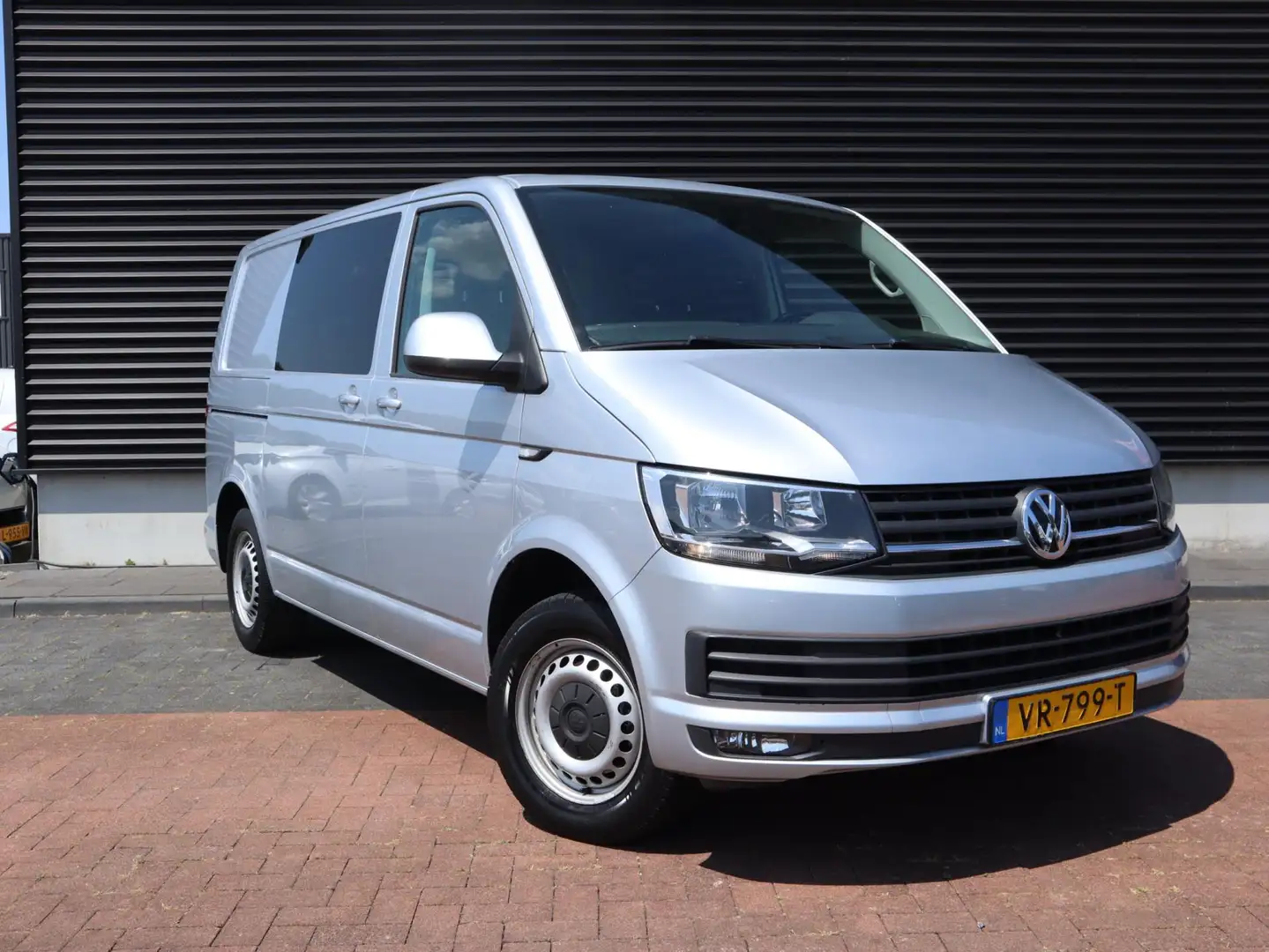 Volkswagen Transporter 2.0 TDI L1H1 Highline | DC | Airco | Cruise | Navi Szürke - 2