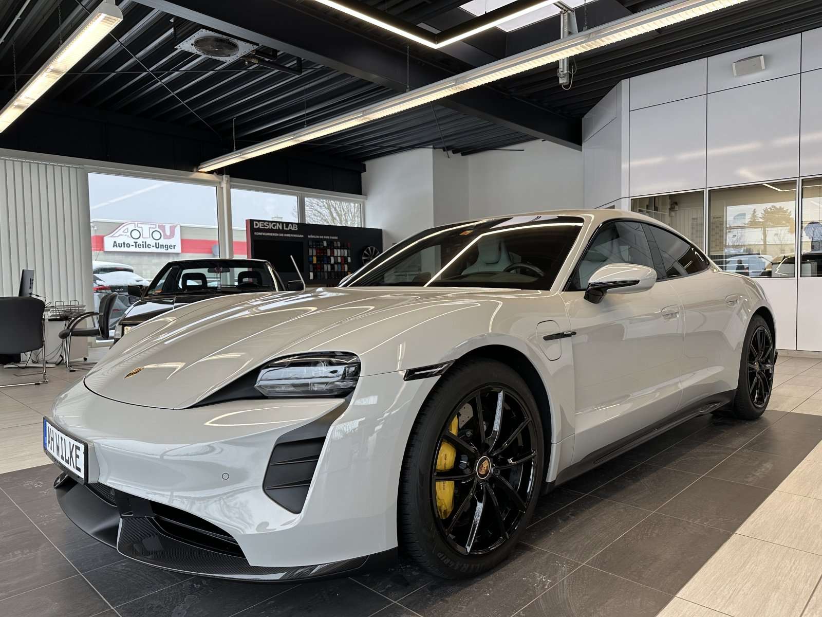 Second hand Porsche Taycan 