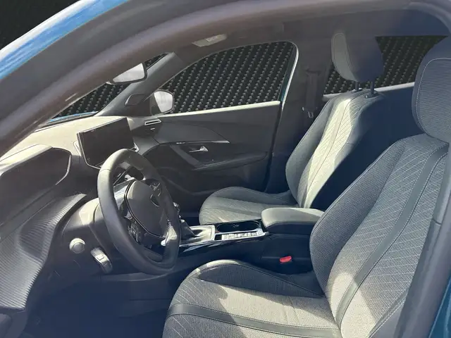 Peugeot 2008 view 11