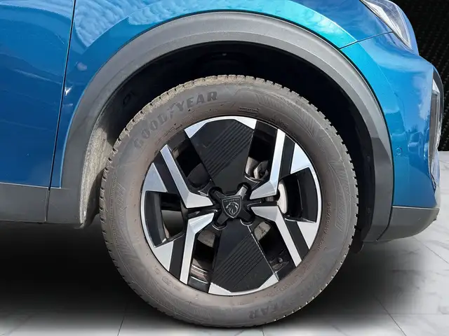 Peugeot 2008 view 9