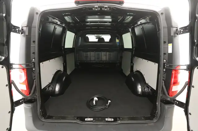 Mercedes-Benz Vito view 3