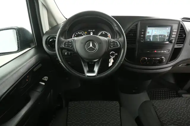 Mercedes-Benz Vito view 2