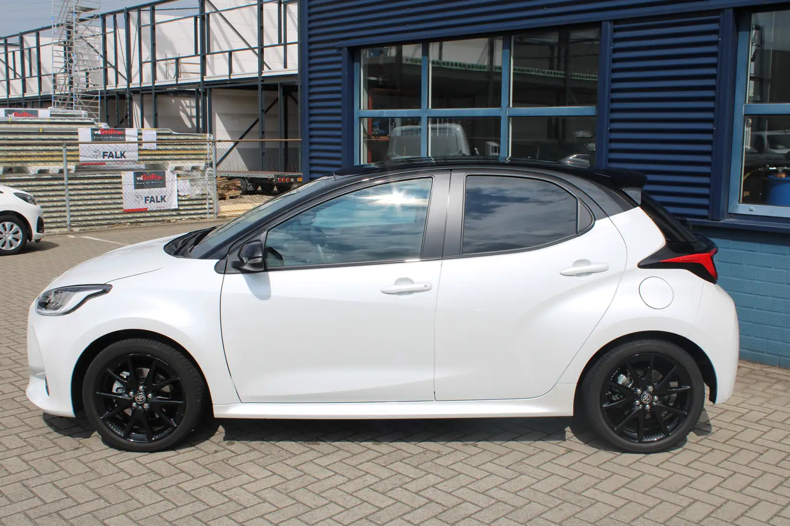 Toyota Yaris 1.5 Hybrid Executive | Achteruitrijcamera | Apple Wit - 2