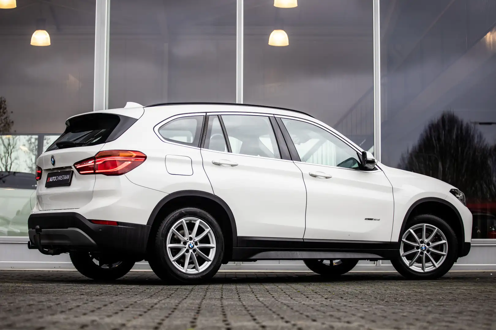 BMW X1 sDrive18d Corporate Lease Essential | Pano | Trekh Wit - 2