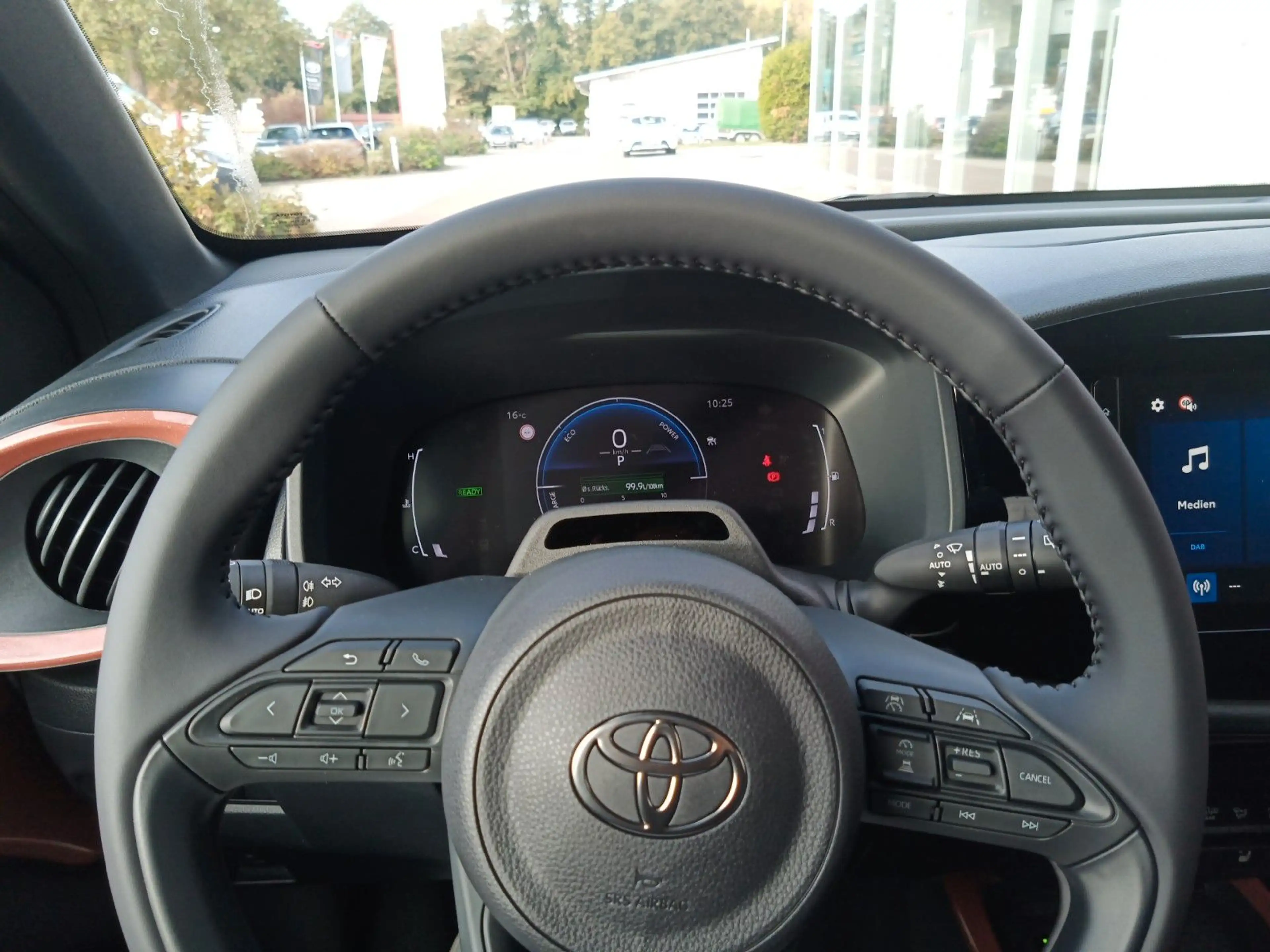 Toyota Aygo X Hybrid Teamplayer — photo 10