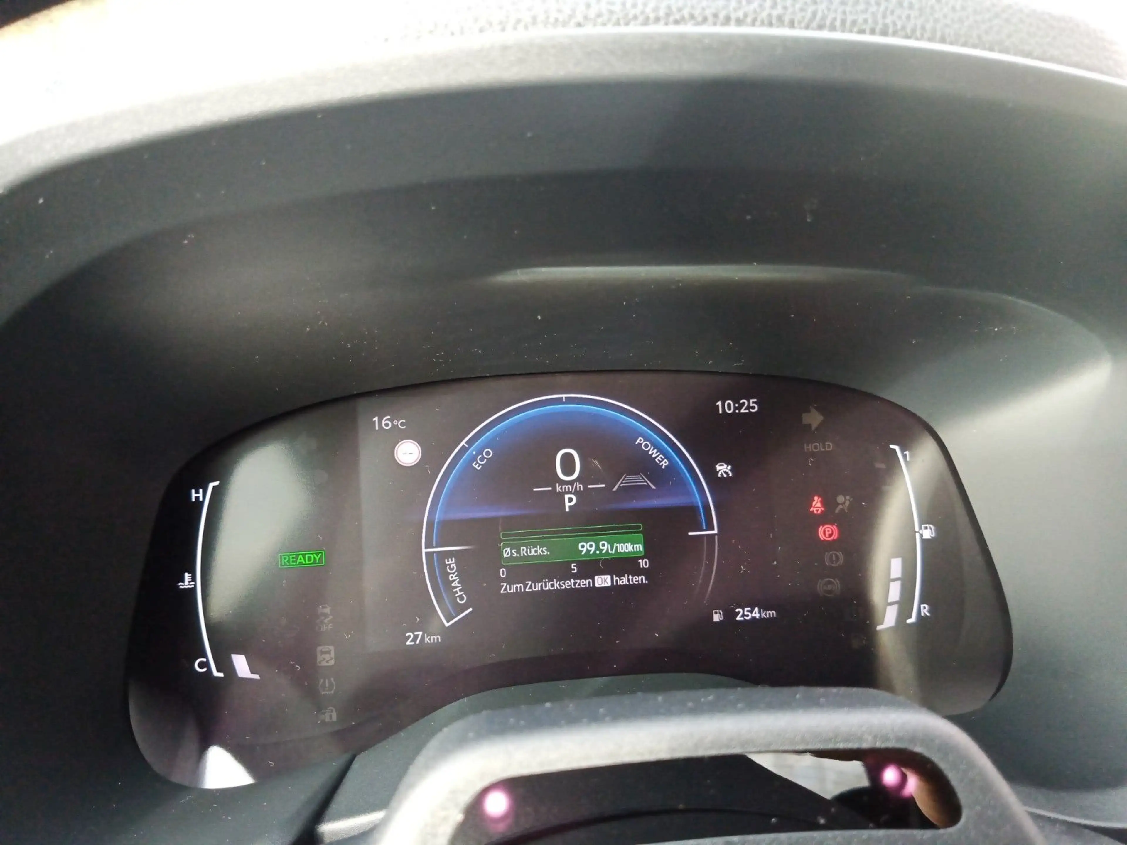 Toyota Aygo X Hybrid Teamplayer — photo 11