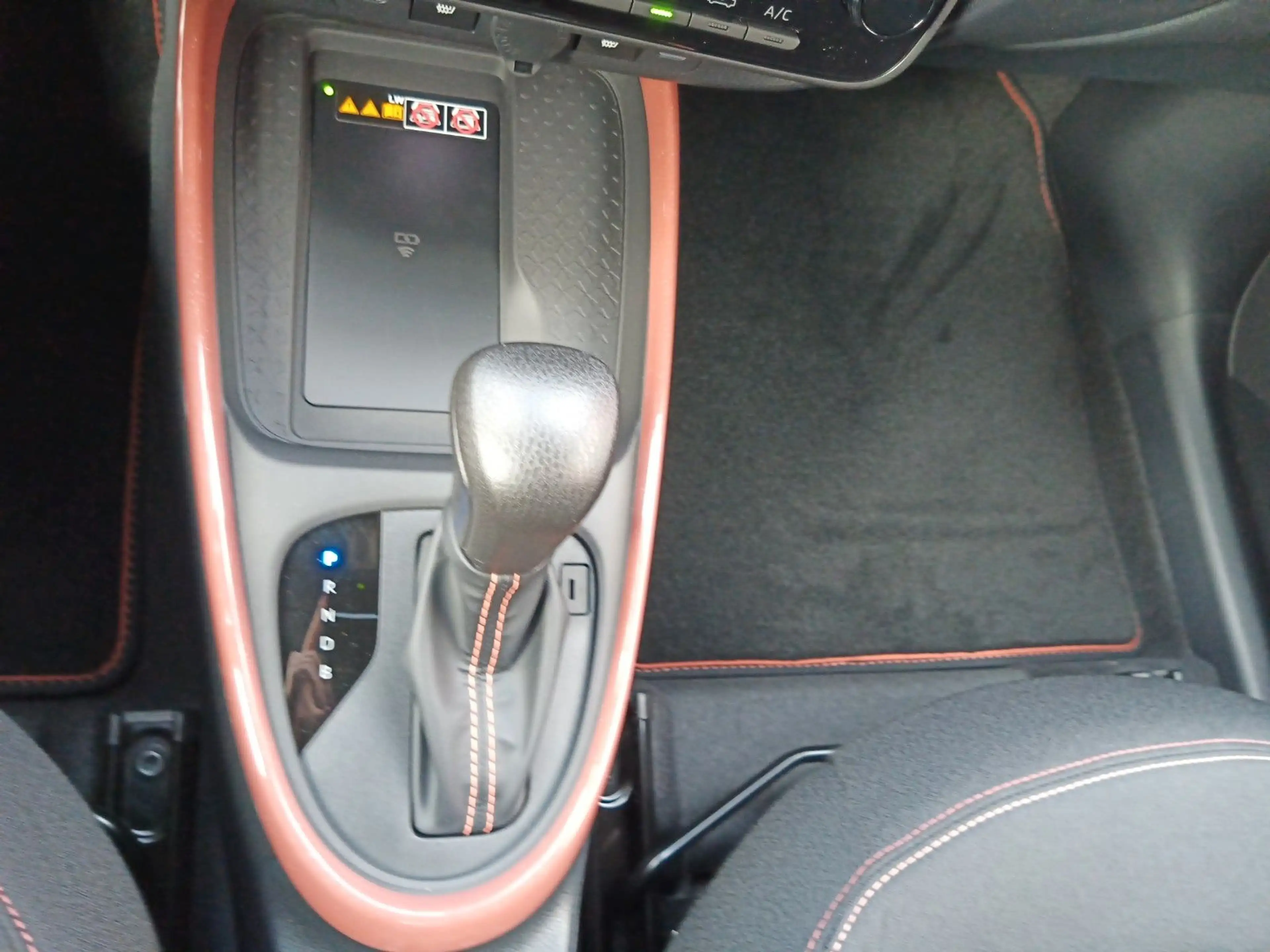 Toyota Aygo X Hybrid Teamplayer — photo 17