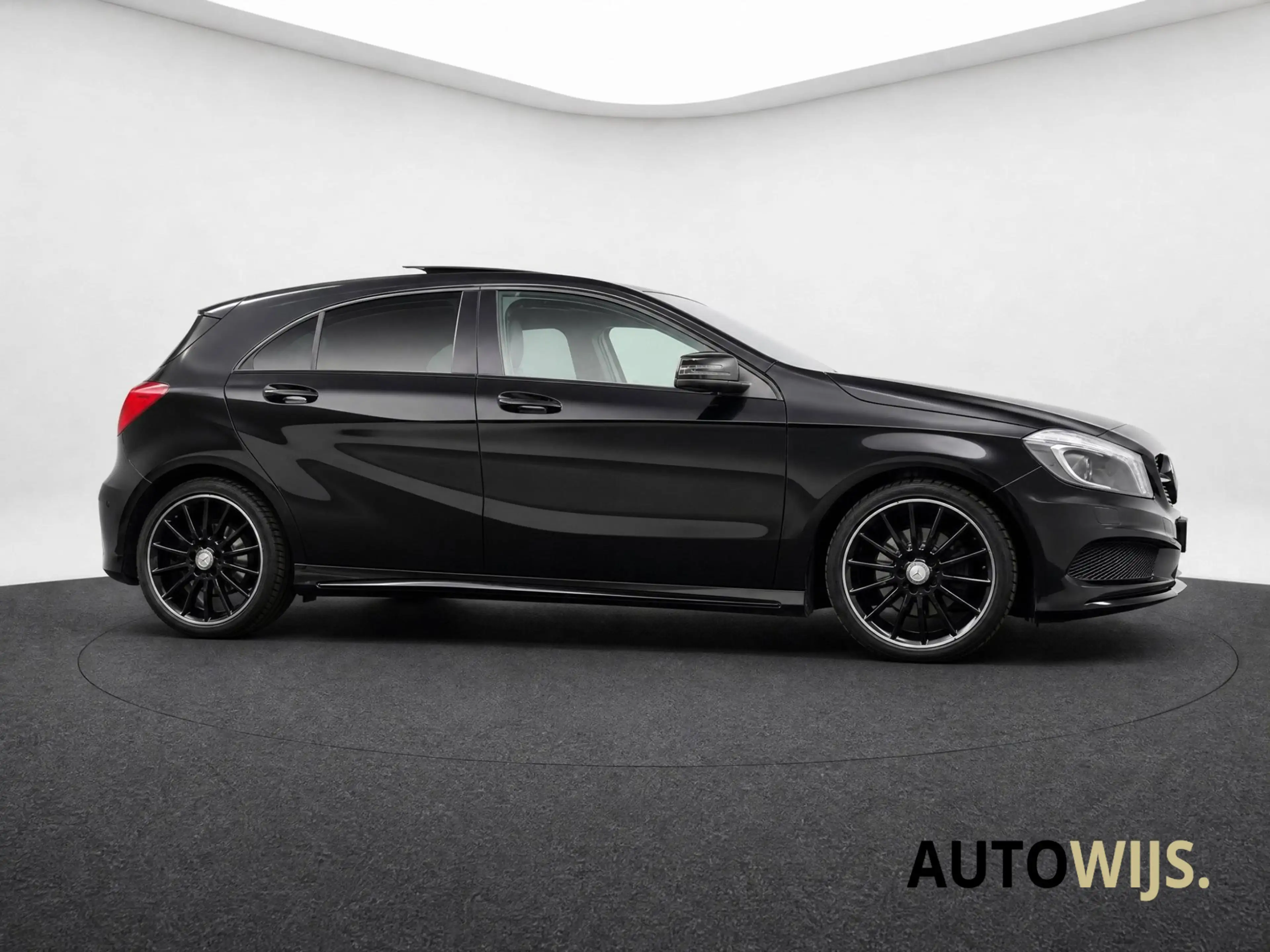 Mercedes-Benz A 180 180|AMG LINE|PANO|ALCANTARA|LED|STOELVERW|DEALER O — photo 6