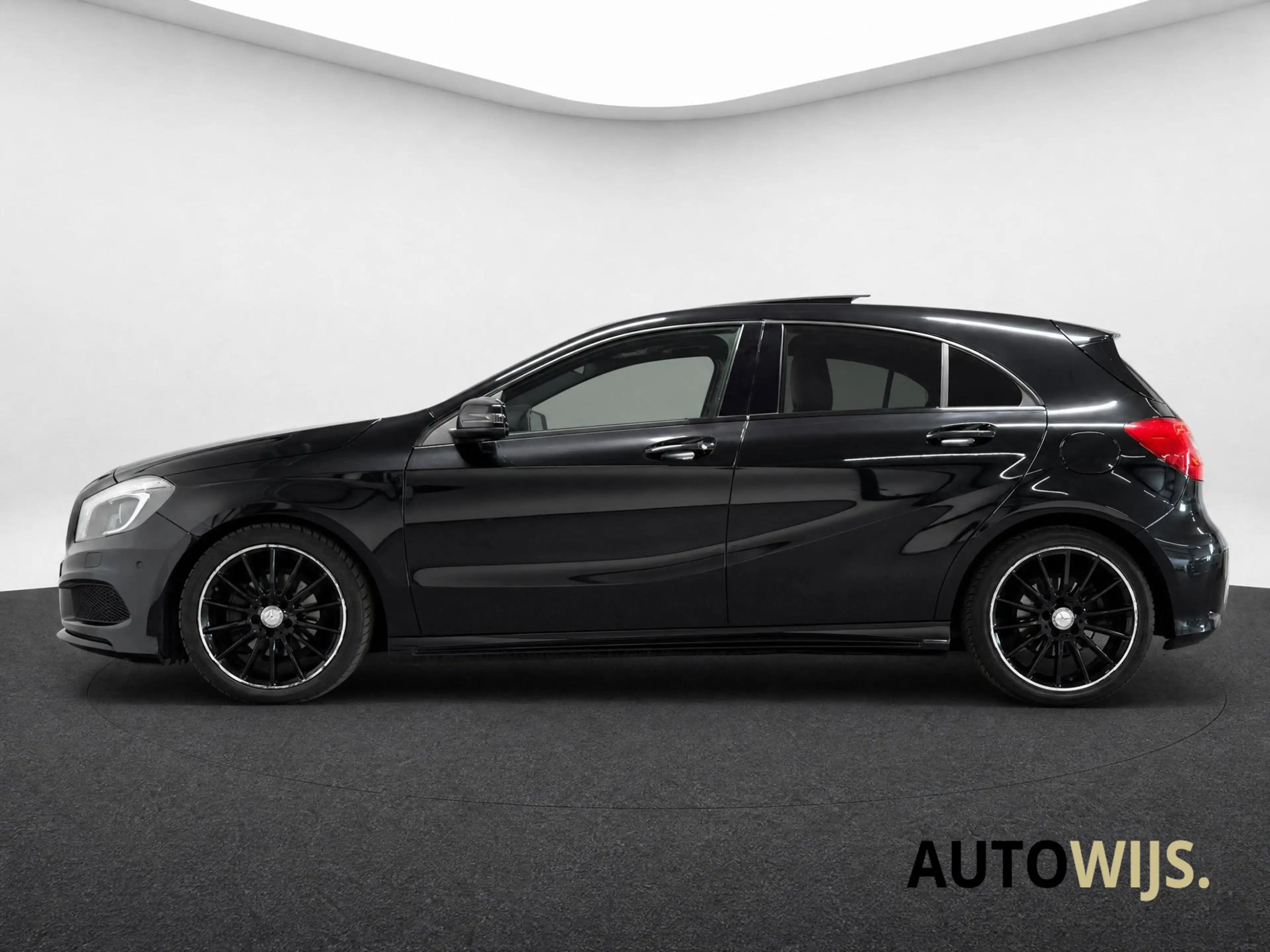 Mercedes-Benz A 180 180|AMG LINE|PANO|ALCANTARA|LED|STOELVERW|DEALER O — photo 10