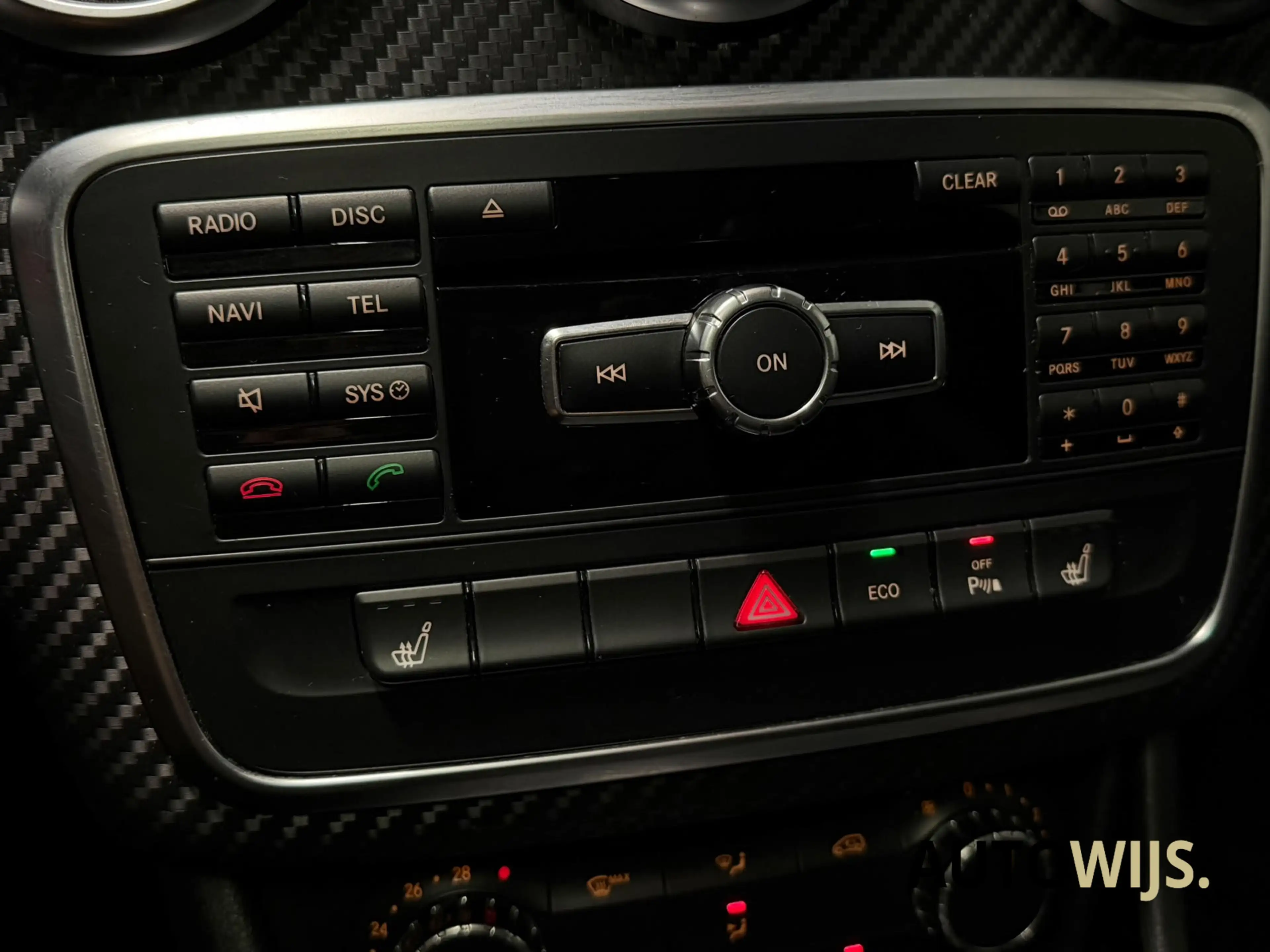 Mercedes-Benz A 180 180|AMG LINE|PANO|ALCANTARA|LED|STOELVERW|DEALER O — photo 21