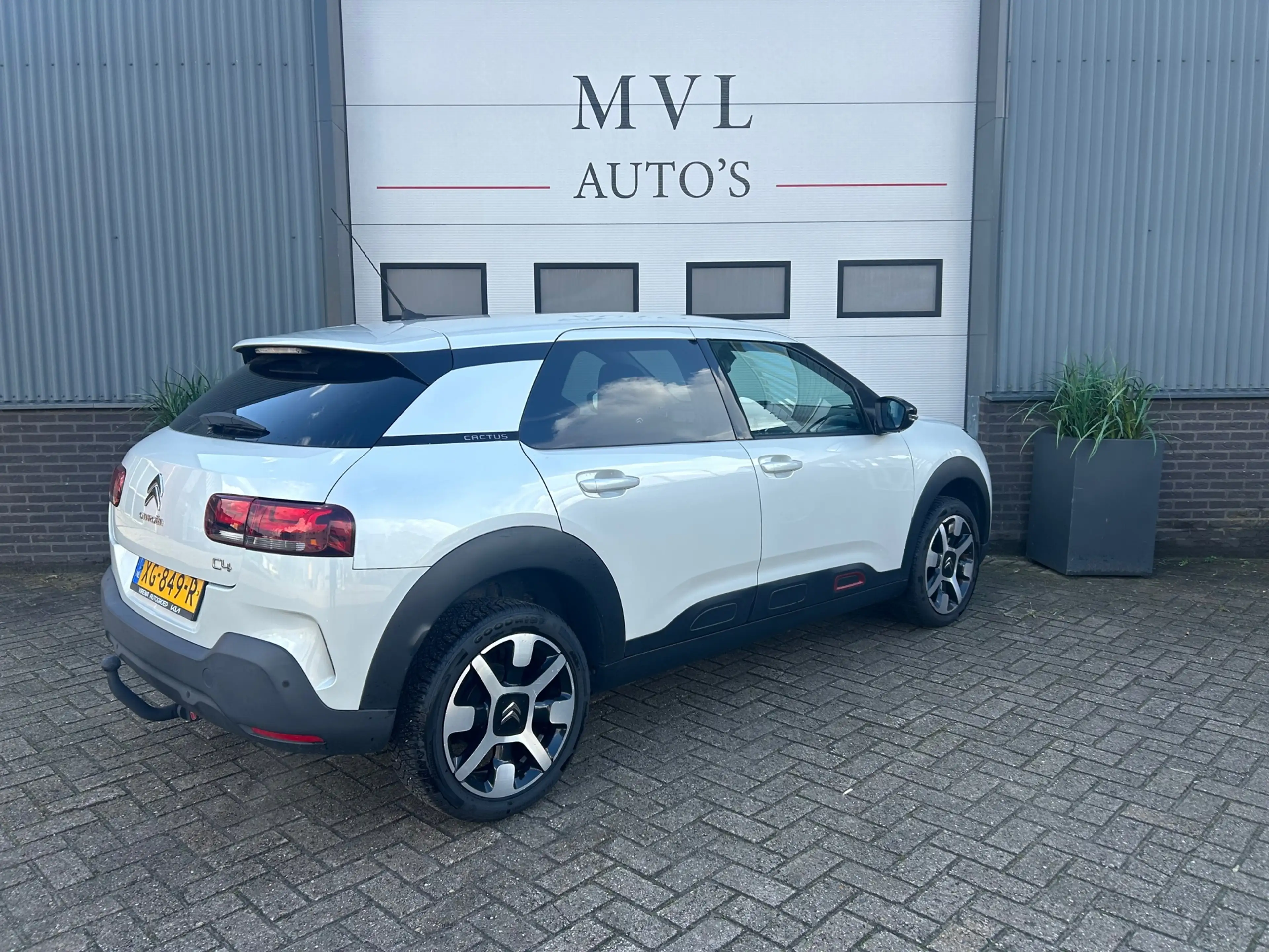 Citroen C4 Cactus 1.2 PureTech Shine — photo 3