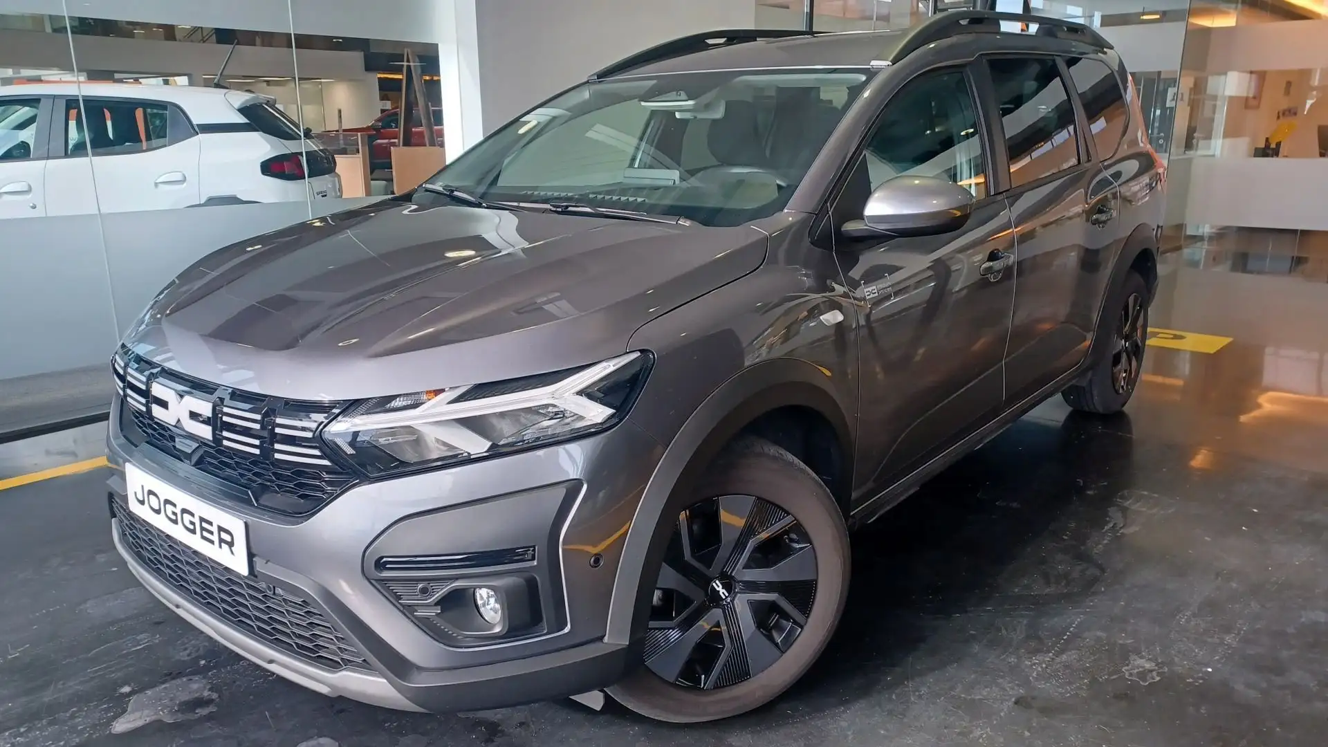 Dacia Jogger Expression 7pl TCe 110 / Valckenier Aalst Grau - 1