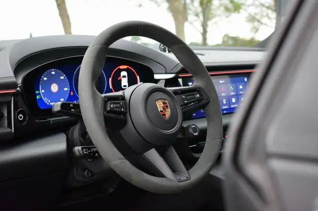 Porsche Macan view 10