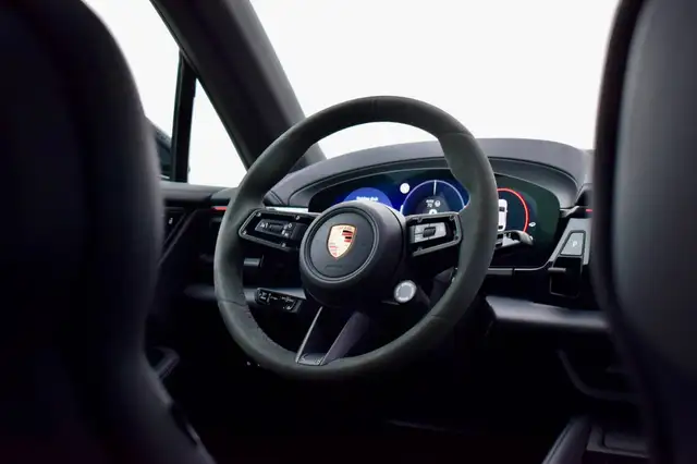 Porsche Macan view 16