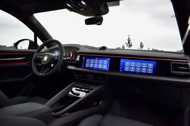 Porsche Macan view 3