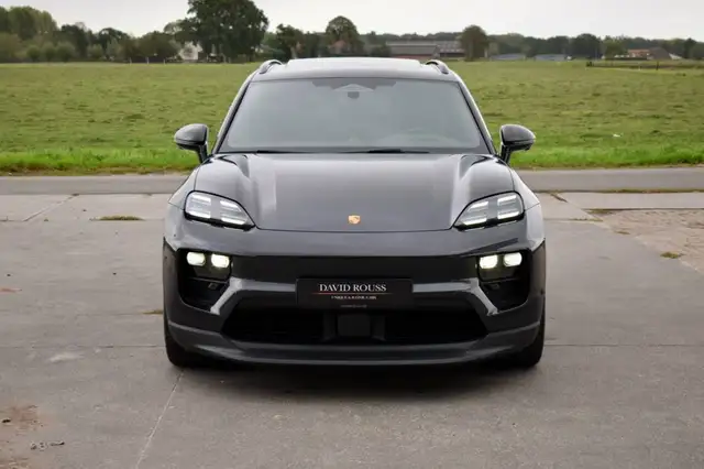 Porsche Macan view 7