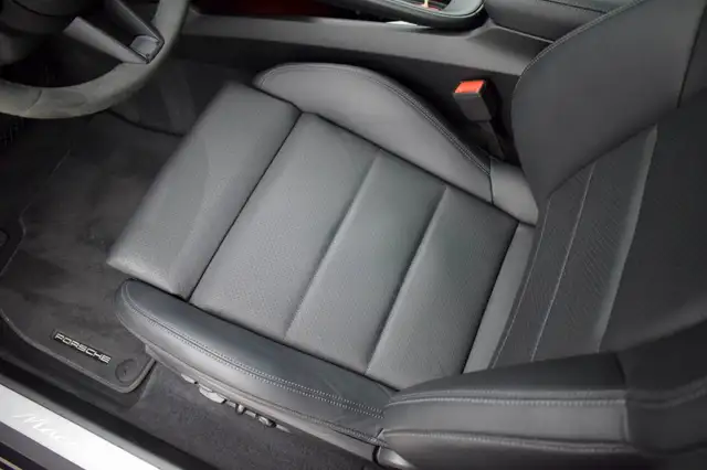 Porsche Macan view 12