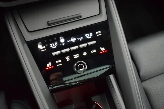 Porsche Macan view 11