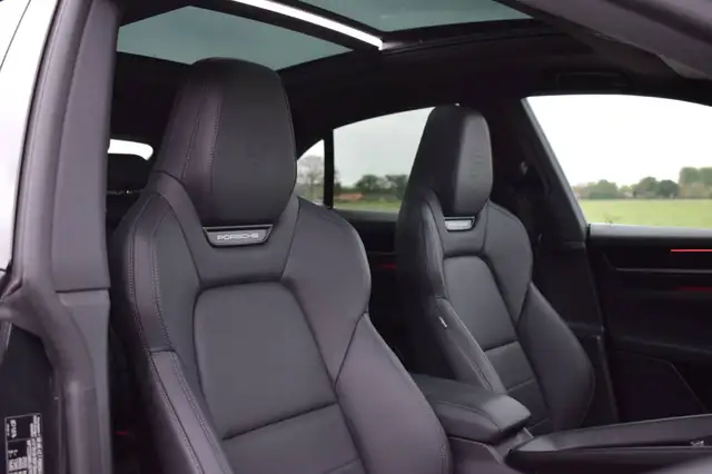Porsche Macan view 4