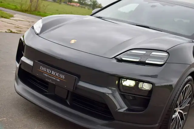 Porsche Macan view 9