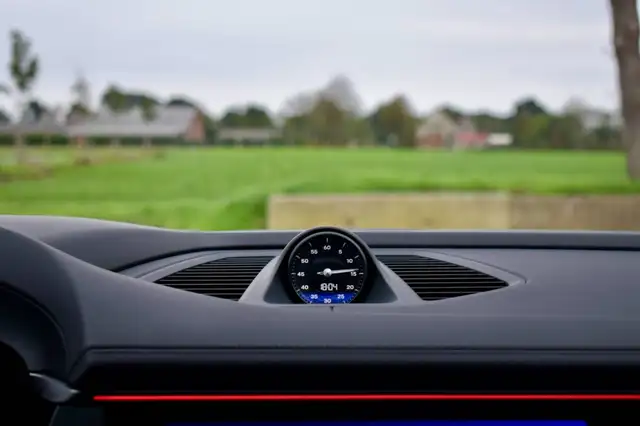 Porsche Macan view 15