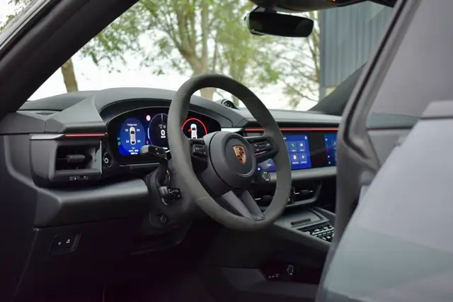 Porsche Macan view 2