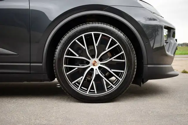 Porsche Macan view 18
