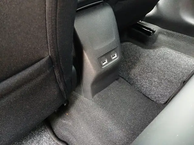 Peugeot 208 view 5
