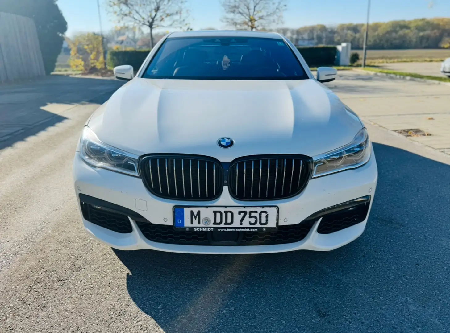 BMW 750 750i X drive Voll Austattung Weiß - 1