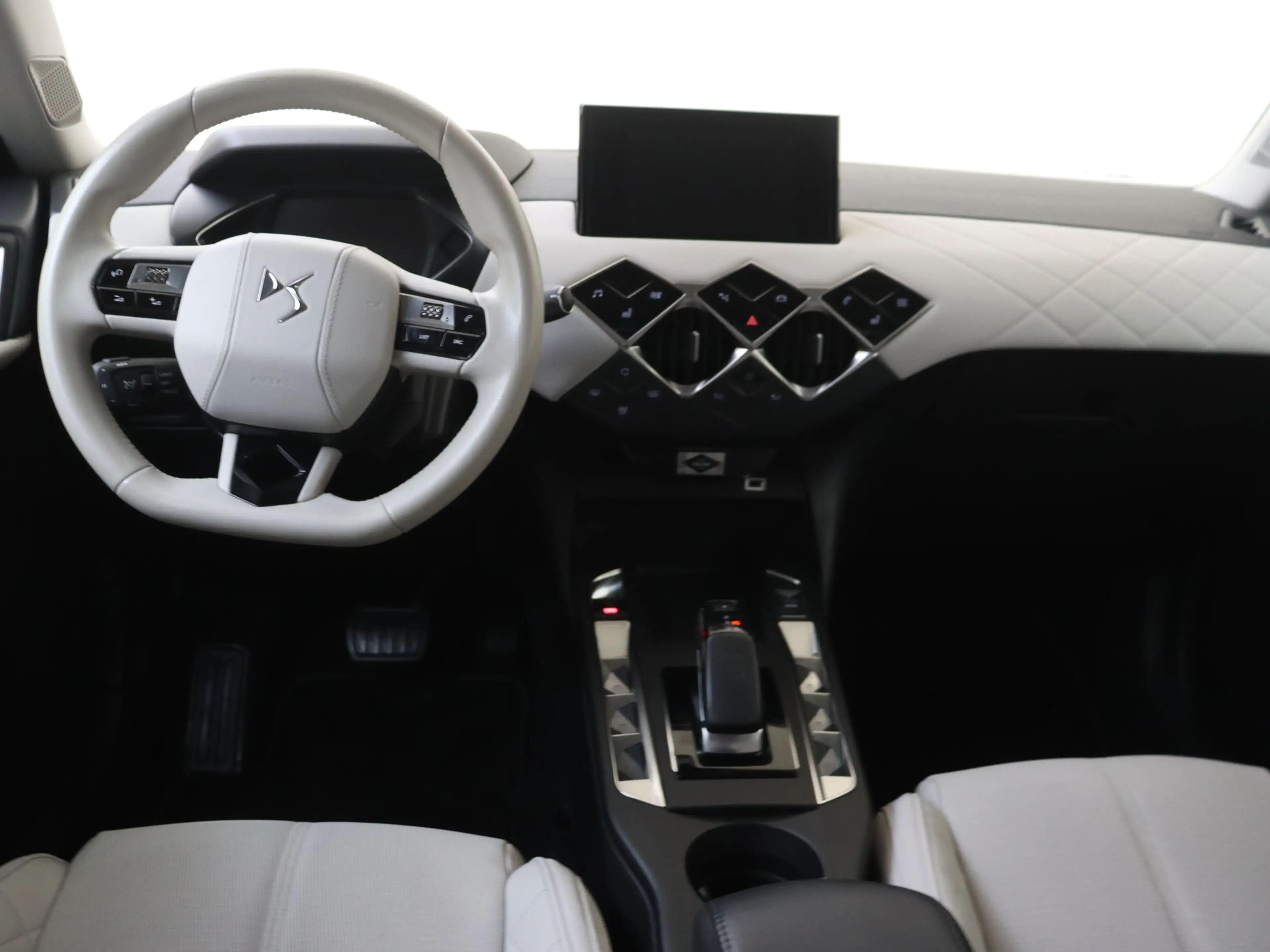 DS Automobiles DS 3 Crossback E-Tense Bastille 50 kWh — photo 6
