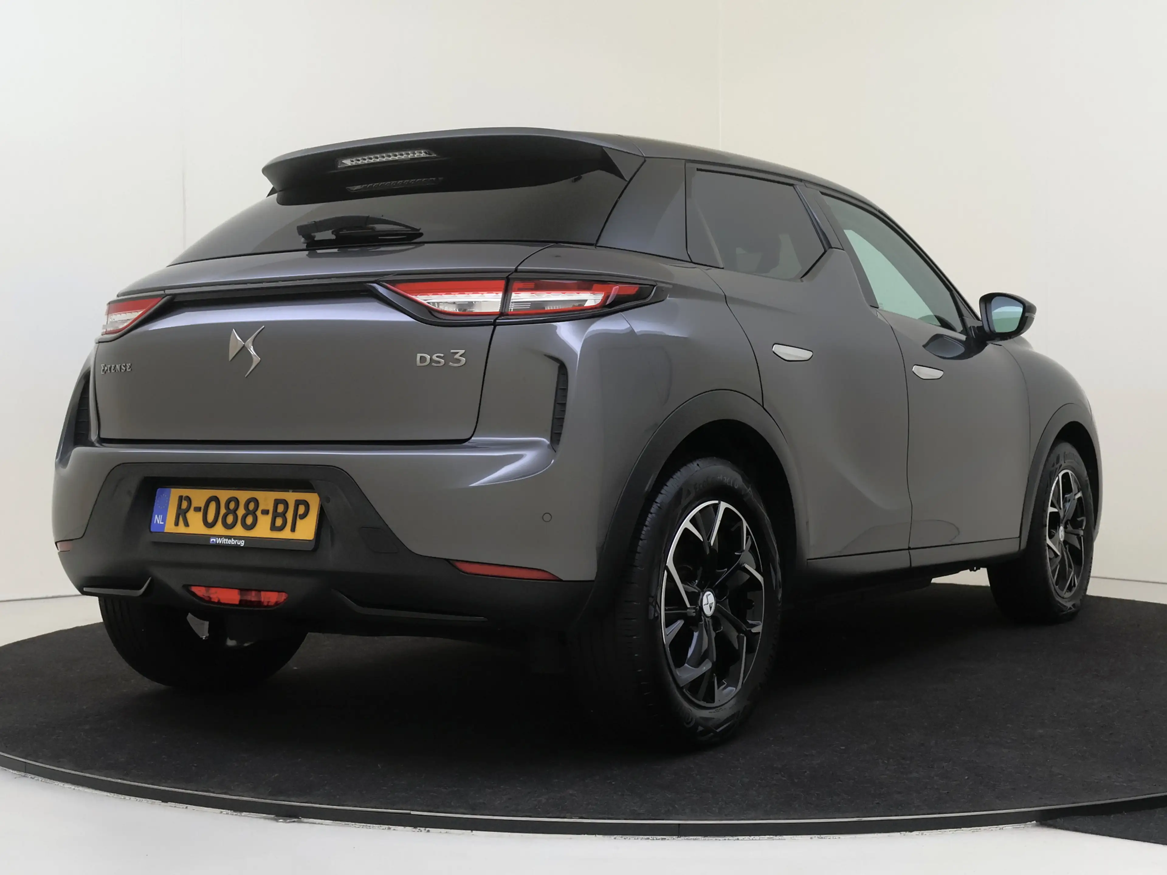DS Automobiles DS 3 Crossback E-Tense Bastille 50 kWh — photo 12