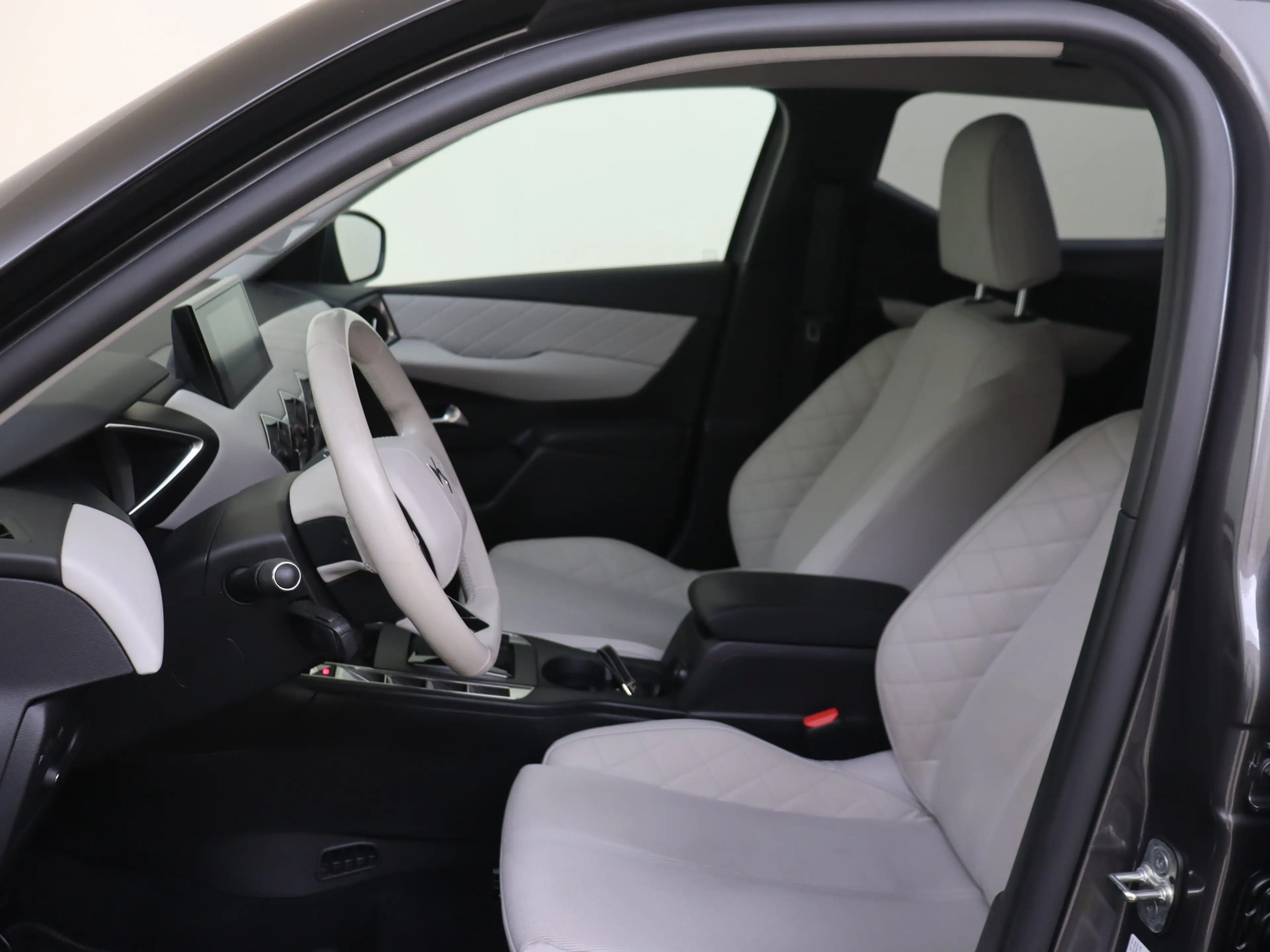 DS Automobiles DS 3 Crossback E-Tense Bastille 50 kWh — photo 11