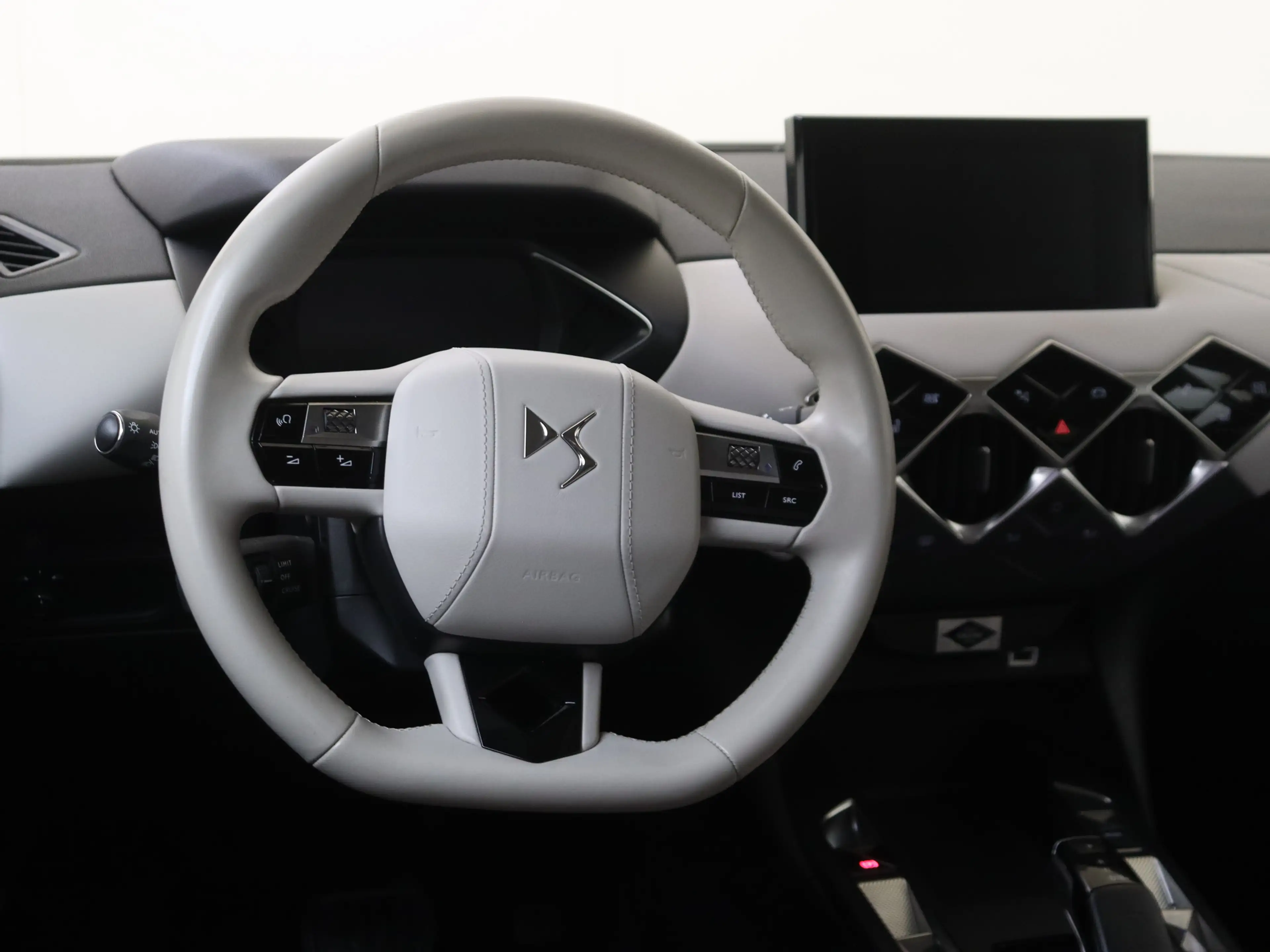 DS Automobiles DS 3 Crossback E-Tense Bastille 50 kWh — photo 7