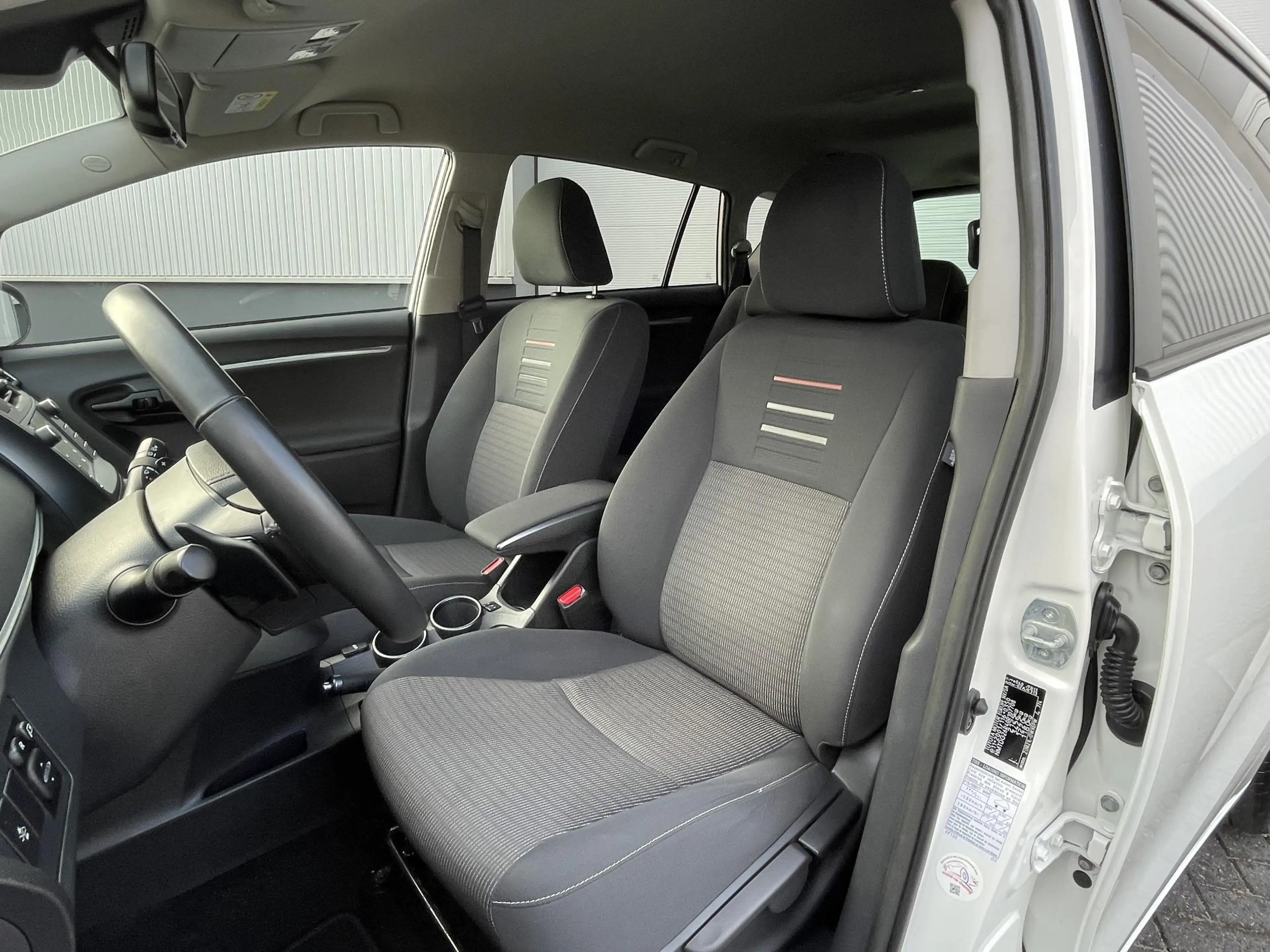 Toyota Verso 1.8 VVT-i SkyView Edition , Automaat, Trekhaak — photo 3